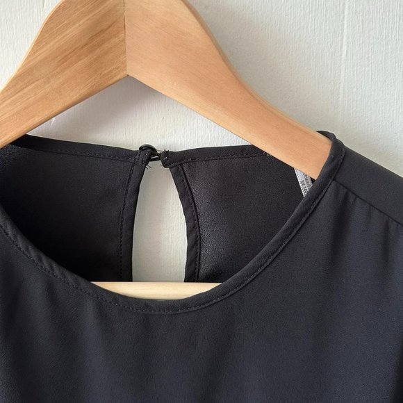 Black flowy bell sleeve blouse - Picture 5 of 8